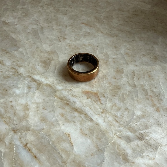 Oura ring third generation rose gold size 7 - Picture 4 of 5